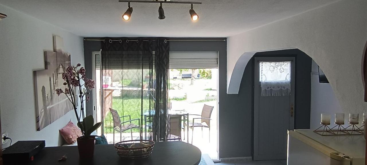 Charmante Maison Avec Piscine Anneyron Екстериор снимка